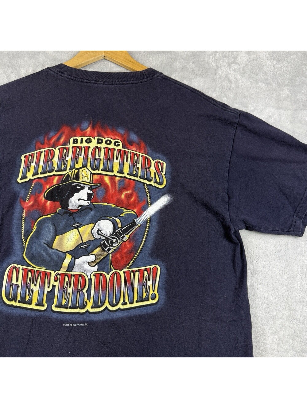 2005 VTG Big Dogs Firefighters 'Get Er Done' Graphic T Shirt Navy Size L Y2K Dog - Picture 8 of 9